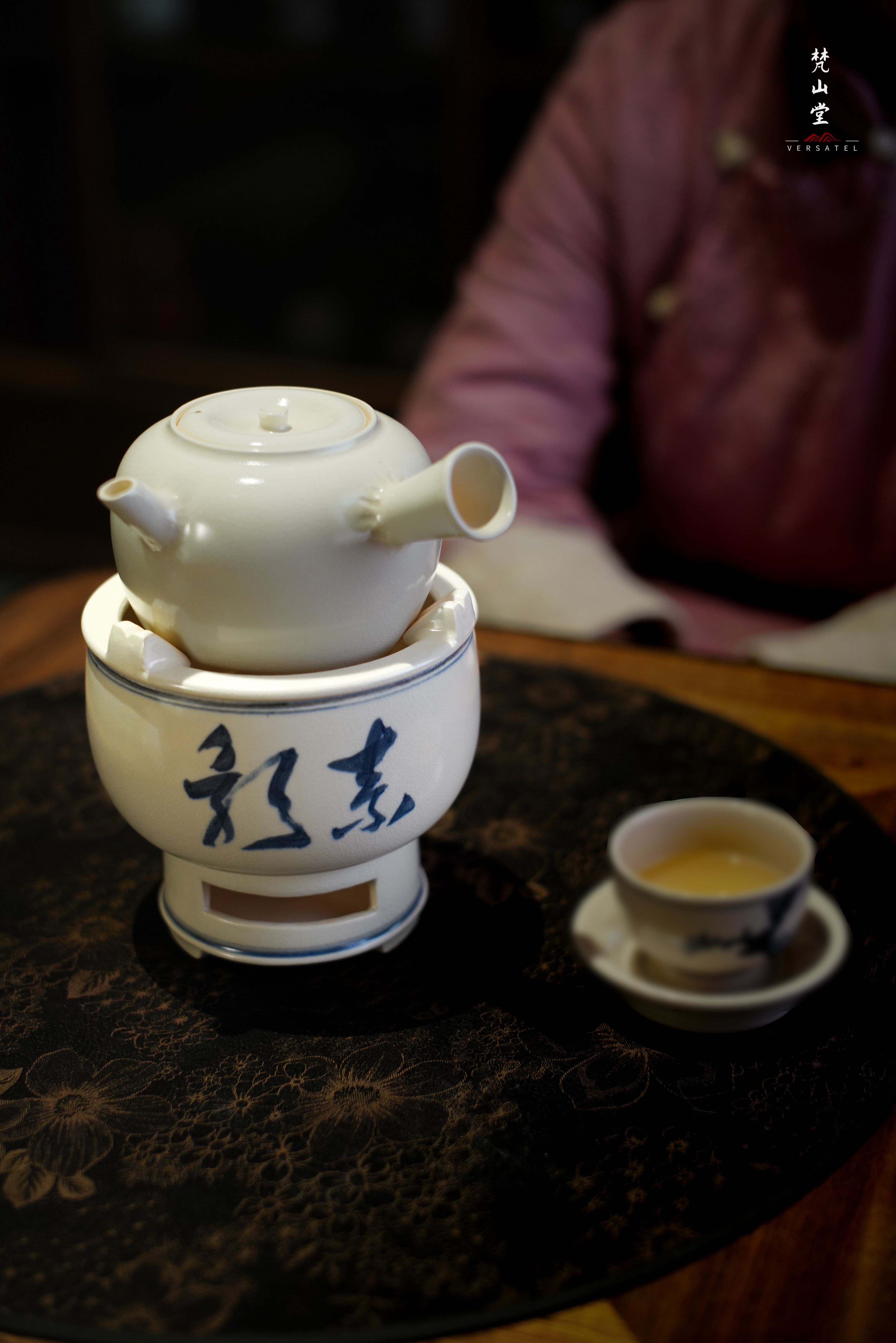 苏打釉青花诗文莲座碳炉
